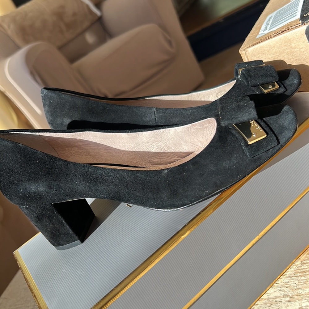 Shoes - Picture 2 of 8